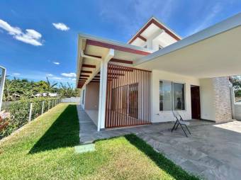 Se vende moderna casa con patio en Santa Eulalia de Atenas 25-1796 Se vende moderna casa con patio en Santa Eulalia de Atenas 25-1796