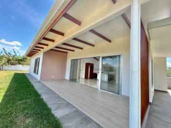 Se vende moderna casa con patio en Santa Eulalia de Atenas 25-1796 Se vende moderna casa con patio en Santa Eulalia de Atenas 25-1796