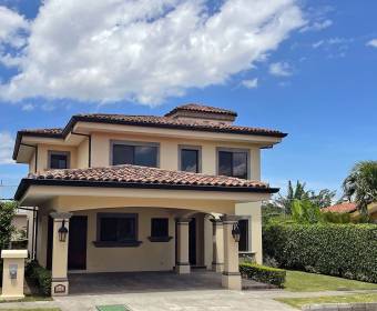 House for rent in the Hacienda Belén Condominium, across from Intel in Ribera de Belén.