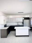 Se vende moderna casa con patio en Santa Eulalia de Atenas 25-1821