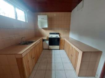 Se vende  casa para inversión con amplio lote en San Rafael Heredia 25-1440