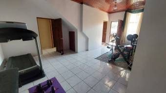 Se vende  casa para inversión con amplio lote en San Rafael Heredia 25-1440