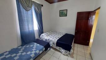 Se vende  casa para inversión con amplio lote en San Rafael Heredia 25-1440