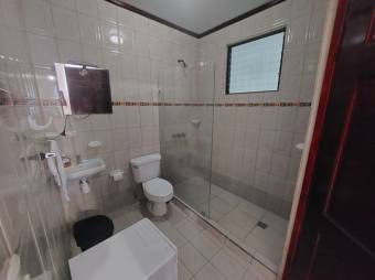 Se vende  casa para inversión con amplio lote en San Rafael Heredia 25-1440