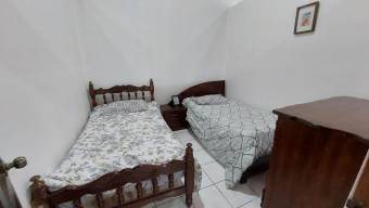 Se vende  casa para inversión con amplio lote en San Rafael Heredia 25-1440