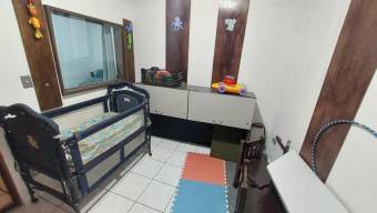 Se vende  casa para inversión con amplio lote en San Rafael Heredia 25-1440