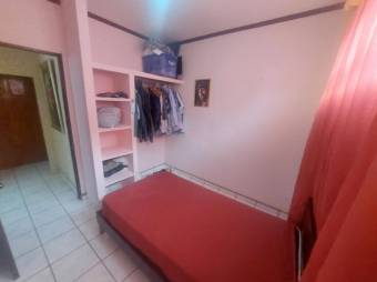 Se vende  casa para inversión con amplio lote en San Rafael Heredia 25-1440