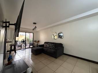 Se vende espaciosa casa de 2 plantas en San Roque de Barva 25-1222