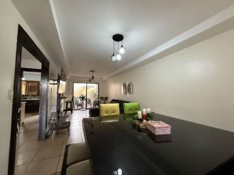 Se vende espaciosa casa de 2 plantas en San Roque de Barva 25-1222