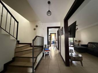 Se vende espaciosa casa de 2 plantas en San Roque de Barva 25-1222