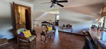 Se vende espaciosa casa de 2 plantas en San Roque de Barva 25-1951