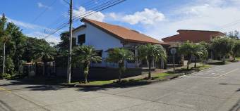 Se vende espaciosa casa de 2 plantas en San Roque de Barva 25-1951