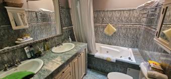 Se vende espaciosa casa de 2 plantas en San Roque de Barva 25-1951