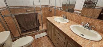 Se vende espaciosa casa de 2 plantas en San Roque de Barva 25-1951