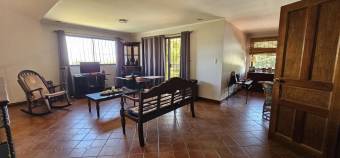 Se vende espaciosa casa de 2 plantas en San Roque de Barva 25-1951