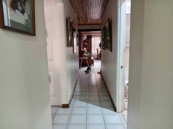 Se vende espaciosa casa con patio en Santa Lucia de Barva 24-1354 Se vende espaciosa casa con patio en Santa Lucia de Barva 24-1354