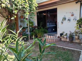 Se vende espaciosa casa con patio en Santa Lucia de Barva 24-1354 Se vende espaciosa casa con patio en Santa Lucia de Barva 24-1354