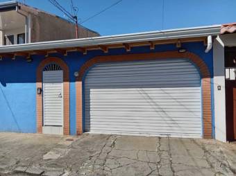 Se vende espaciosa casa con patio en Santa Lucia de Barva 24-1354