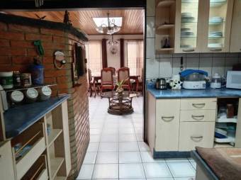 Se vende espaciosa casa con patio en Santa Lucia de Barva 24-1354 Se vende espaciosa casa con patio en Santa Lucia de Barva 24-1354