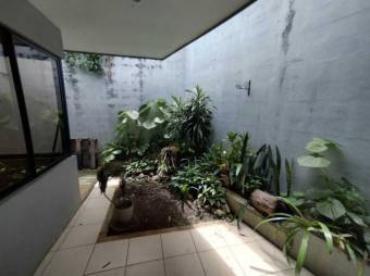 Se vende moderna casa con patio en Santa Lucia de Barva 25-163 Se vende moderna casa con patio en Santa Lucia de Barva 25-163