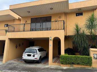 Se vende espaciosa casa con terraza en San Antonio de Belén 25-1028
