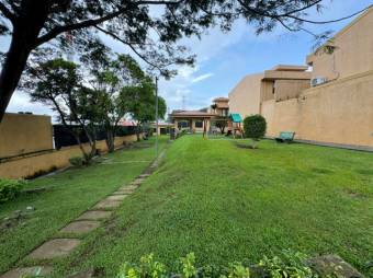 Se vende espaciosa casa con terraza en San Antonio de Belén 25-1028 Se vende espaciosa casa con terraza en San Antonio de Belén 25-1028