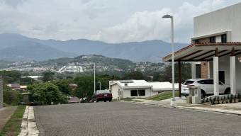 Se vende moderna casa con piscina en San Antonio de Belén 24-1669 Se vende moderna casa con piscina en San Antonio de Belén 24-1669