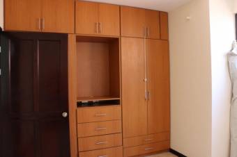 Se vende espaciosa casa con patio en Brasil Santa Ana 23-906