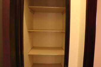 Se vende espaciosa casa con patio en Brasil Santa Ana 23-906