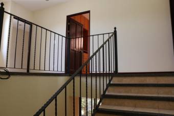Se vende espaciosa casa con patio en Brasil Santa Ana 23-906