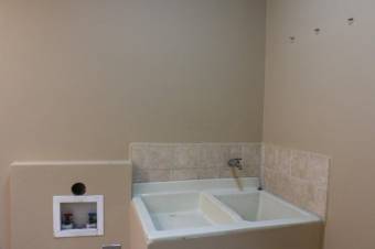 Se vende espaciosa casa con patio en Brasil Santa Ana 23-906