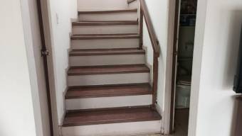 Se vende espaciosa casa con patio en Curridabat 24-1276