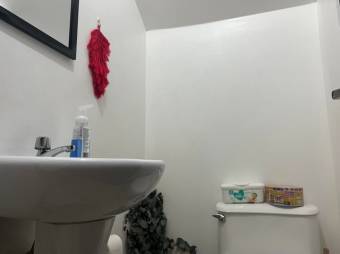 Se vende moderna y espaciosa casa en condominio de Curridabat 25-512