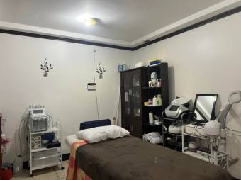 Se vende moderna y espaciosa casa en condominio de Curridabat 25-512