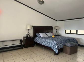 Se vende moderna y espaciosa casa en condominio de Curridabat 25-512