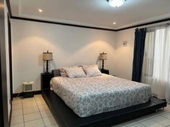 Se vende moderna y espaciosa casa en condominio de Curridabat 25-512