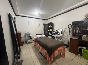 Se vende moderna y espaciosa casa en condominio de Curridabat 25-512