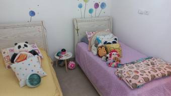 Se vende moderna casa con patio en condominio de Curridabat 25-1765