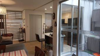 Se vende moderna casa con patio en condominio de Curridabat 25-1765