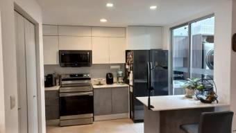 Se vende moderna casa con patio en condominio de Curridabat 25-1765