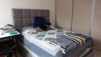 Se vende moderna casa con patio en condominio de Curridabat 25-1765