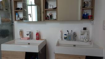 Se vende moderna casa con patio en condominio de Curridabat 25-1765