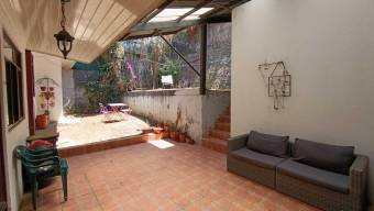 Se vende moderna casa con patio en Lomas de Ayarco Sur 25-1556 Se vende moderna casa con patio en Lomas de Ayarco Sur 25-1556