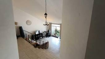 Se vende moderna casa con patio en Lomas de Ayarco Sur 25-1556 Se vende moderna casa con patio en Lomas de Ayarco Sur 25-1556