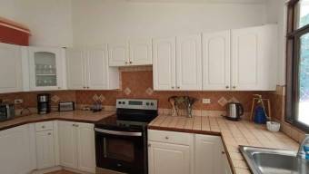 Se vende moderna casa con patio en Lomas de Ayarco Sur 25-1556 Se vende moderna casa con patio en Lomas de Ayarco Sur 25-1556