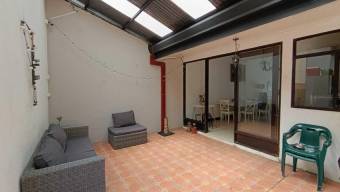 Se vende moderna casa con patio en Lomas de Ayarco Sur 25-1556 Se vende moderna casa con patio en Lomas de Ayarco Sur 25-1556