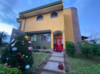 Se vende espaciosa casa con patio en Condominio Lomas de Granadilla 26-65 Se vende espaciosa casa con patio en Condominio Lomas de Granadilla 26-65