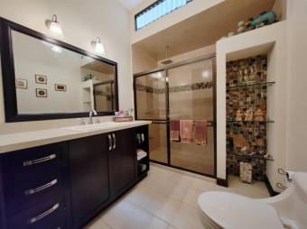 Se vende espaciosa casa con patio en condominio de Granadilla 25-251 Se vende espaciosa casa con patio en condominio de Granadilla 25-251