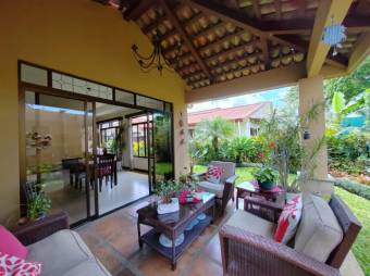 Se vende espaciosa casa con patio en condominio de Granadilla 25-251 Se vende espaciosa casa con patio en condominio de Granadilla 25-251