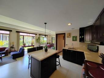 Se vende espaciosa casa con patio en condominio de Granadilla 25-251 Se vende espaciosa casa con patio en condominio de Granadilla 25-251